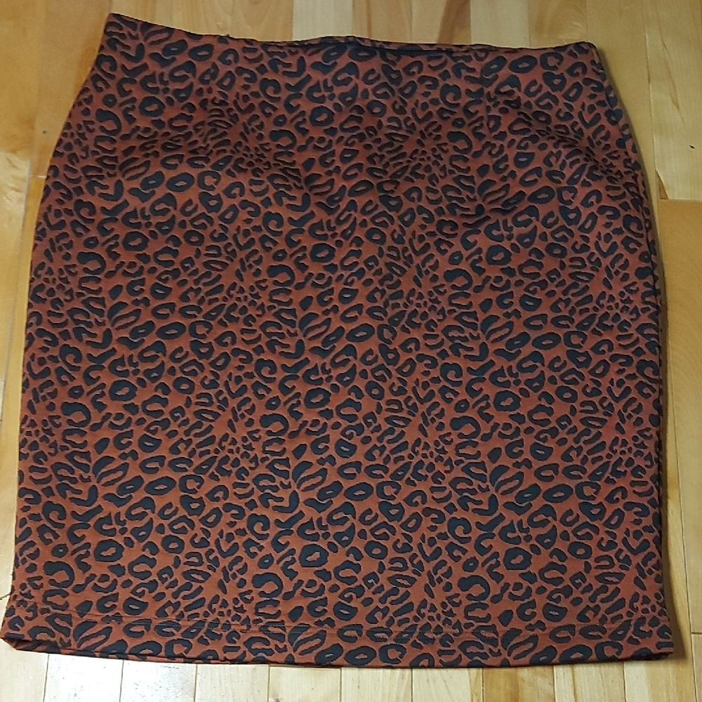 Women's Pencil Skirt in Rust Leopard Print